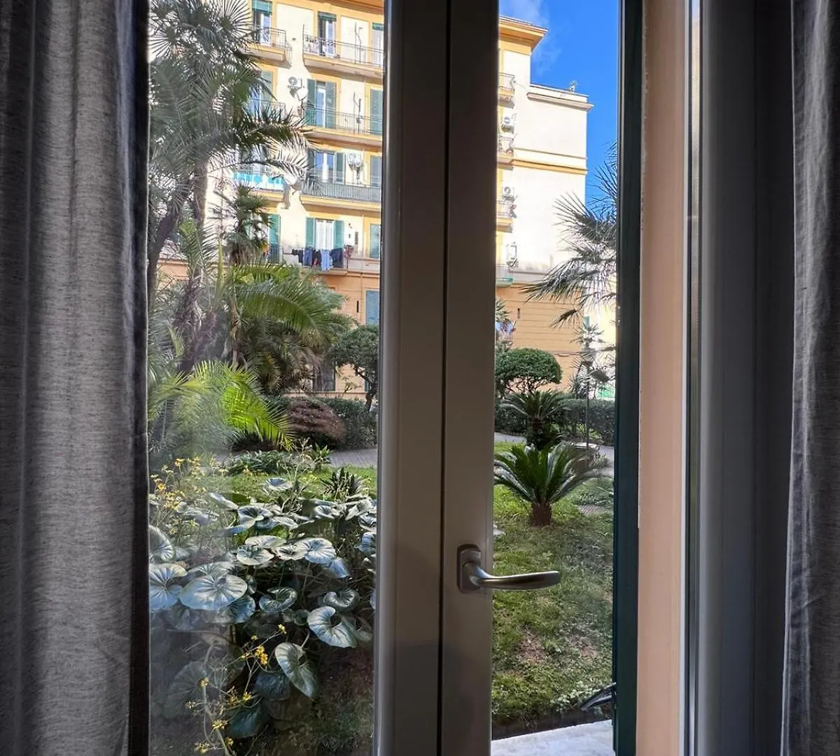Mirea Apartments Neapol